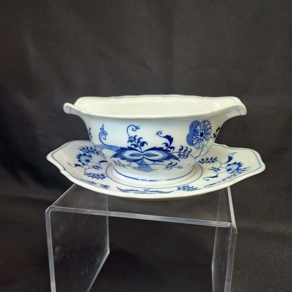 Vintage Blue Danube Porcelain Gravy Boat DISCONTINUED Onion Pattern 16 OZ